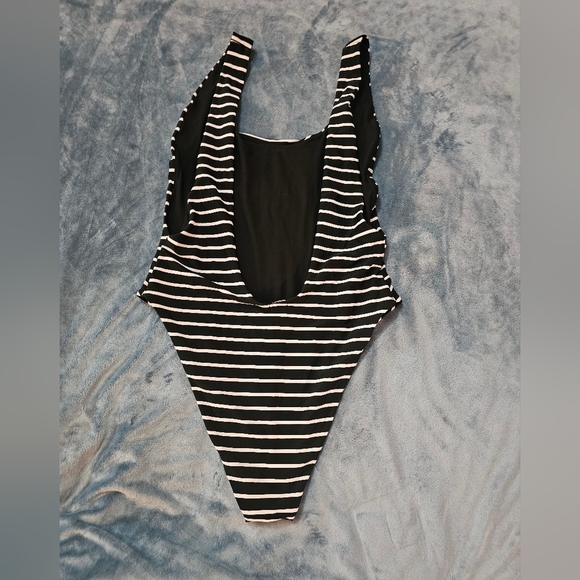 Aerie Black and White Striped One Piece Swimsuit Size M - Picture 9 of 10